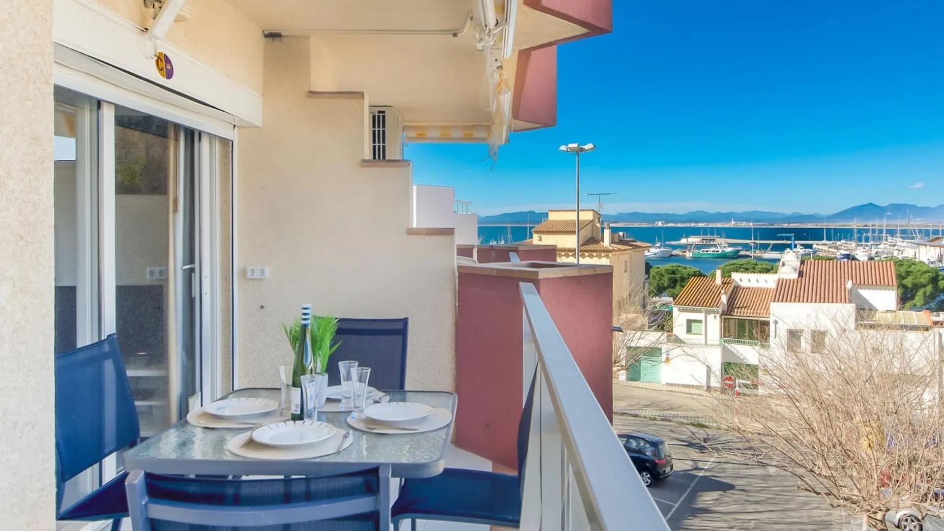 Roc Mar Apartment For 4 Persons Roses